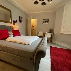 The Vault - Cosy In / Apartment