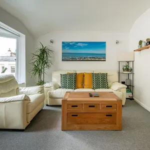 & - Group Or Family Fun Apartment