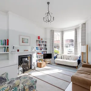 Flat W Large Garden Apartment